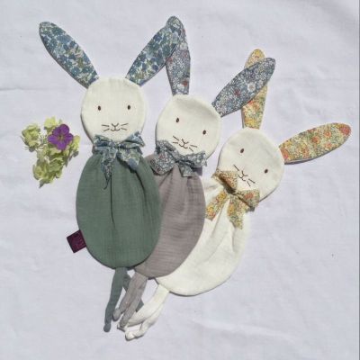 Attache tétine en double gaze de coton & Oreilles de lapin Liberty