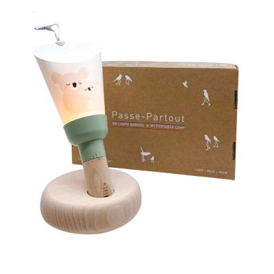 Coffret contenant une jolie lampe nomade avec son socle en bois de hêtre et son crochet