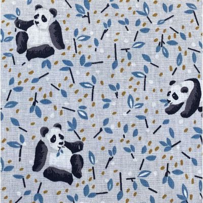 Tissu en coton gris perle avec motifs de panda noir et gris clair, de feuillage bleu jean et point moutarde