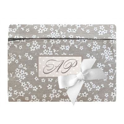 Pochette Trendy Fleurs blanches personnalisée avec vos initiales