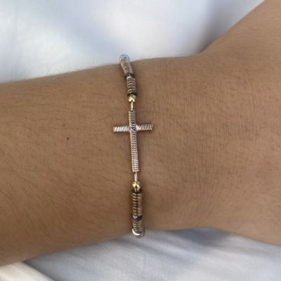 Sing a Song - bracelet croix rondelle or rose sur cordon 