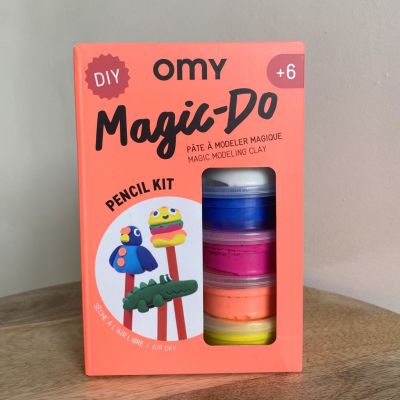 Omy - Kit crayons à réaliser en pate à modeler magique