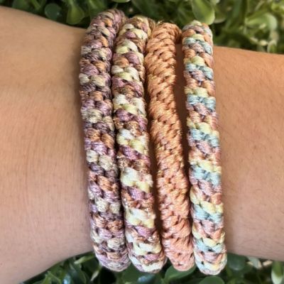 Composition des chouchous KKNEKKI en bracelets